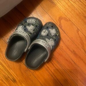 CROCS Kids' Space-Themed Black and Gray Slippers